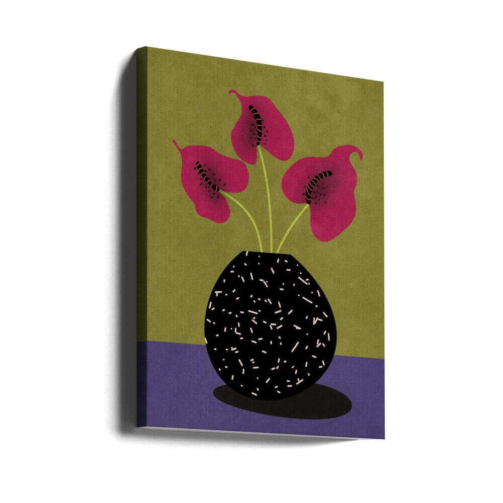 Soft colors, bold strokes. A floral piece that’s anything but ordinary.
Art by Raissa Oltmanns