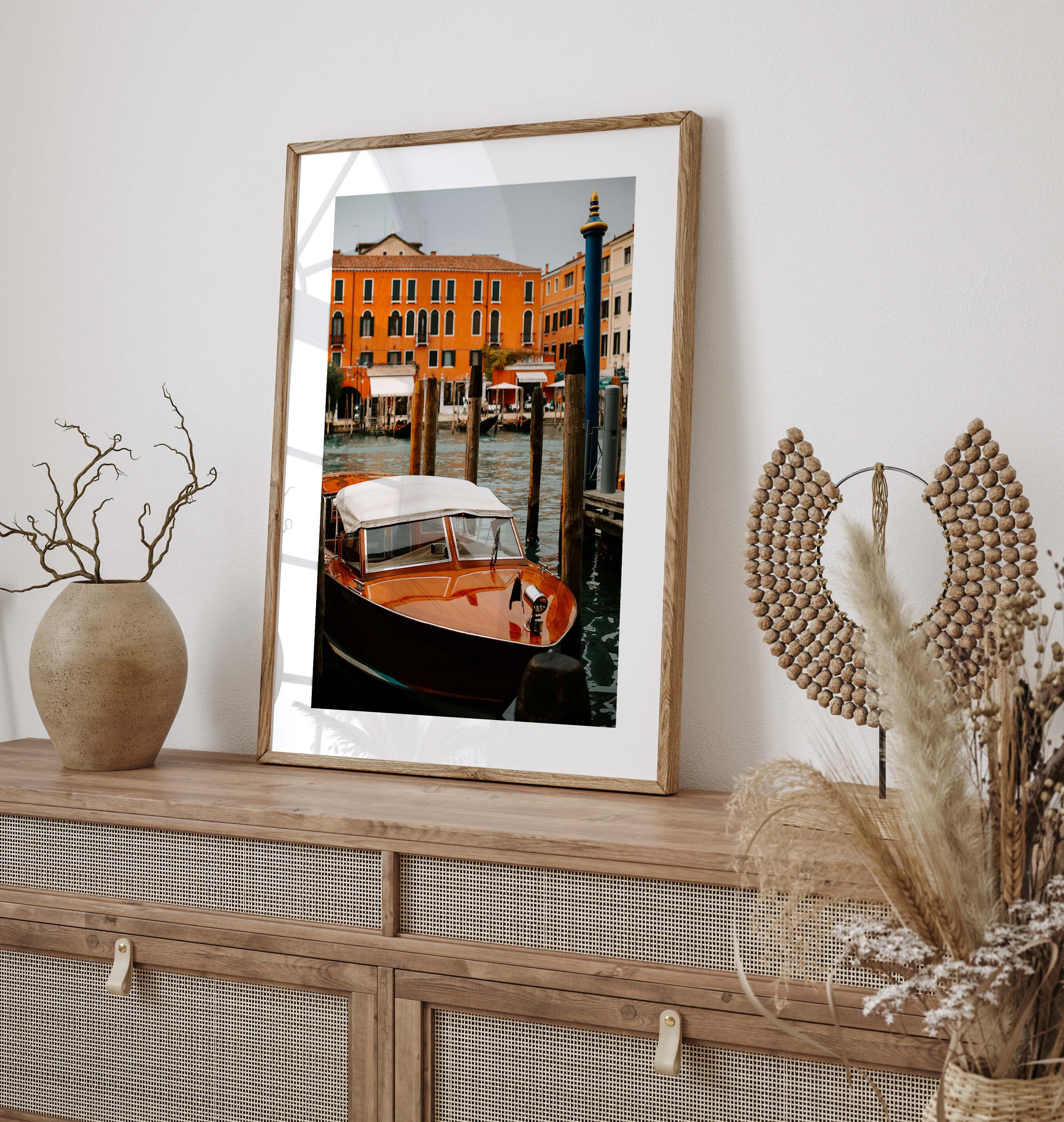Orange Boat at Grand Canal, Venise