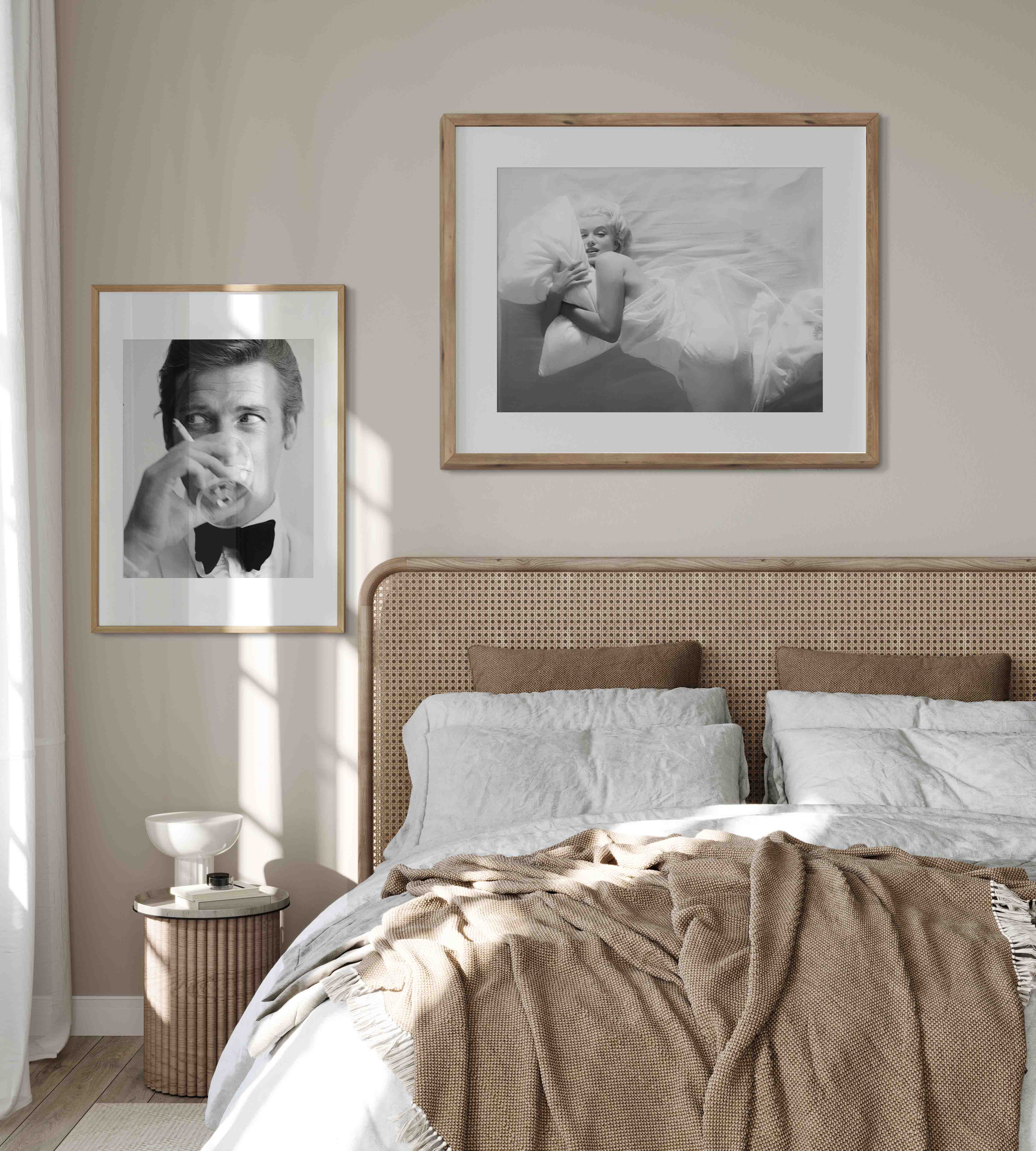 Black and white photography Poster of Marilyn Monroe hugging pillow in bed