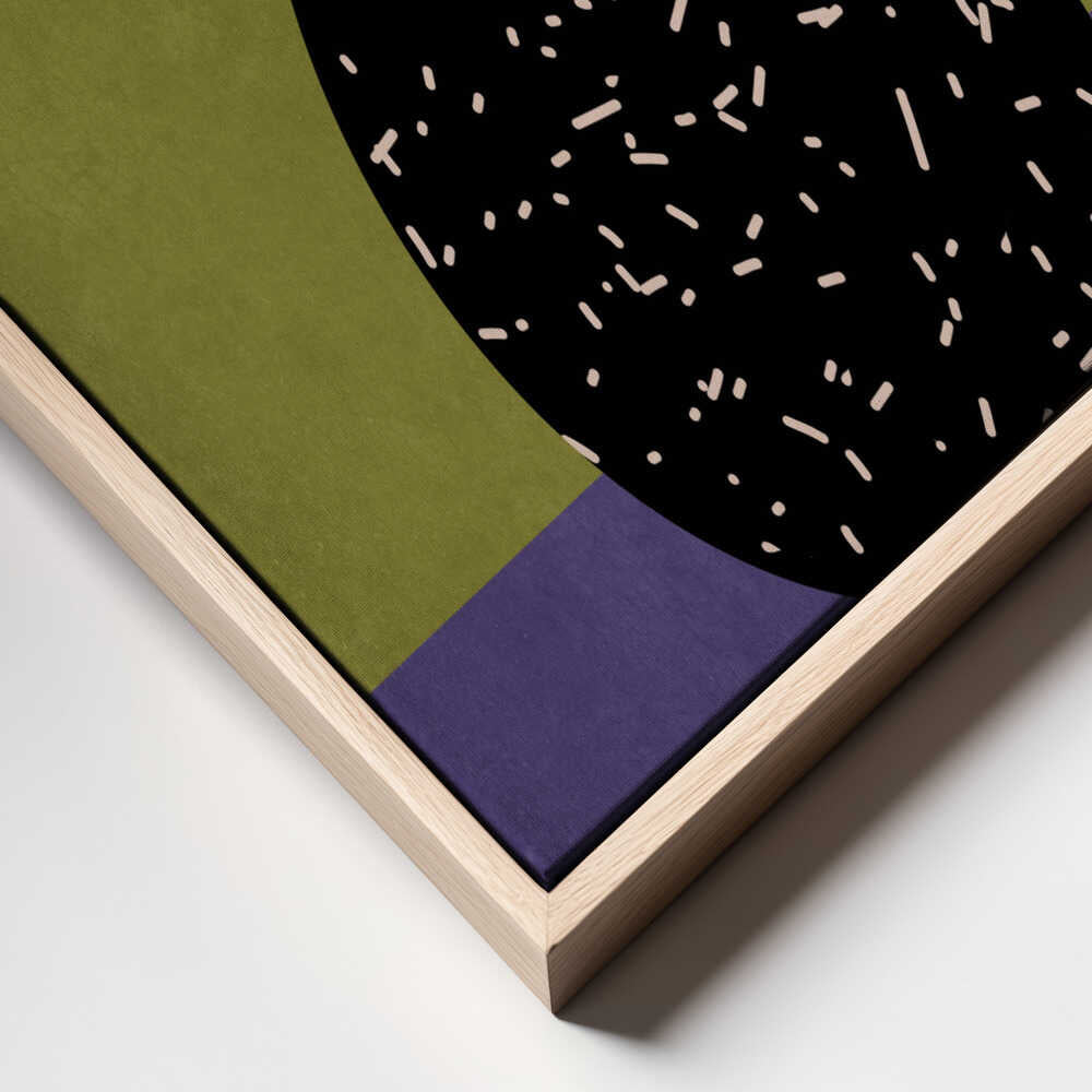 Soft colors, bold strokes. A floral piece that’s anything but ordinary.
Art by Raissa Oltmanns