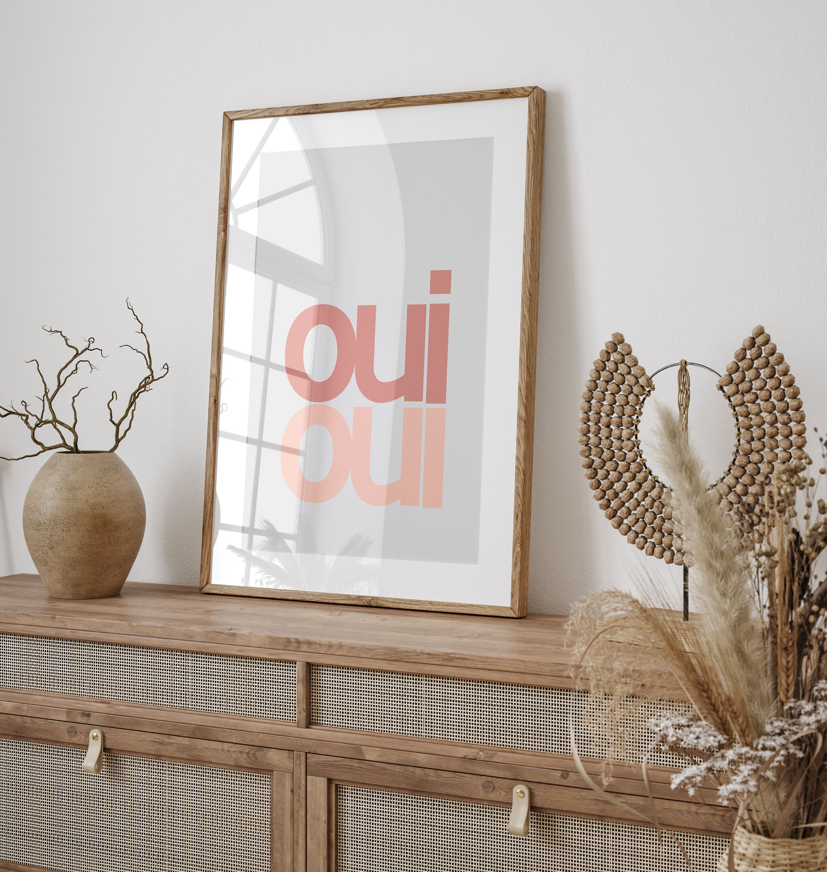 Typography text oui oui in pink text white background