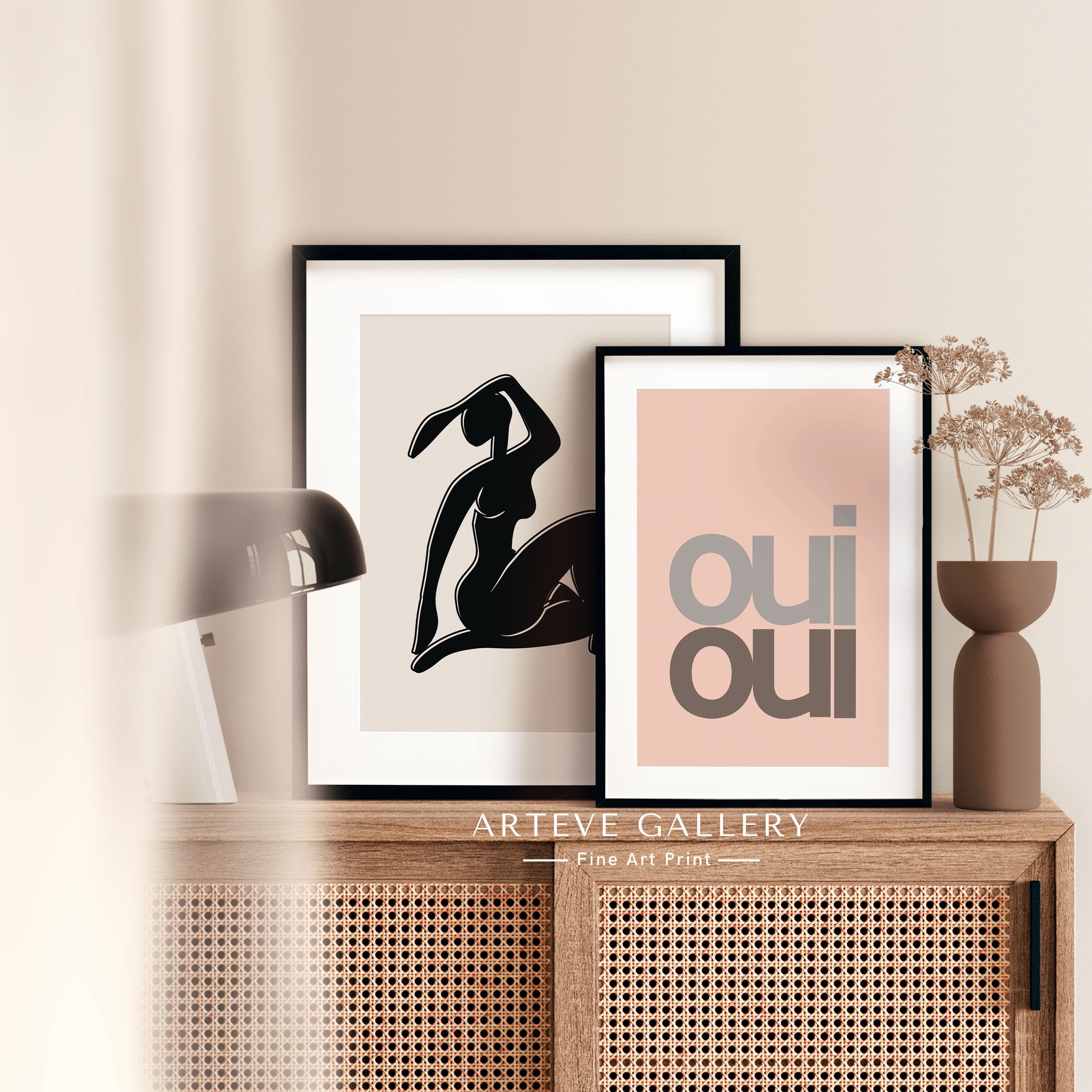 Typography text oui oui in grey text pink background