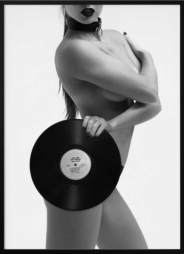 Minimal color, maximum defiance. A striking nude holding a vinyl record, captured in monochrome. Music, rebellion, and sensual confidence collide in this unforgettable artwork.
Artist: David Drake