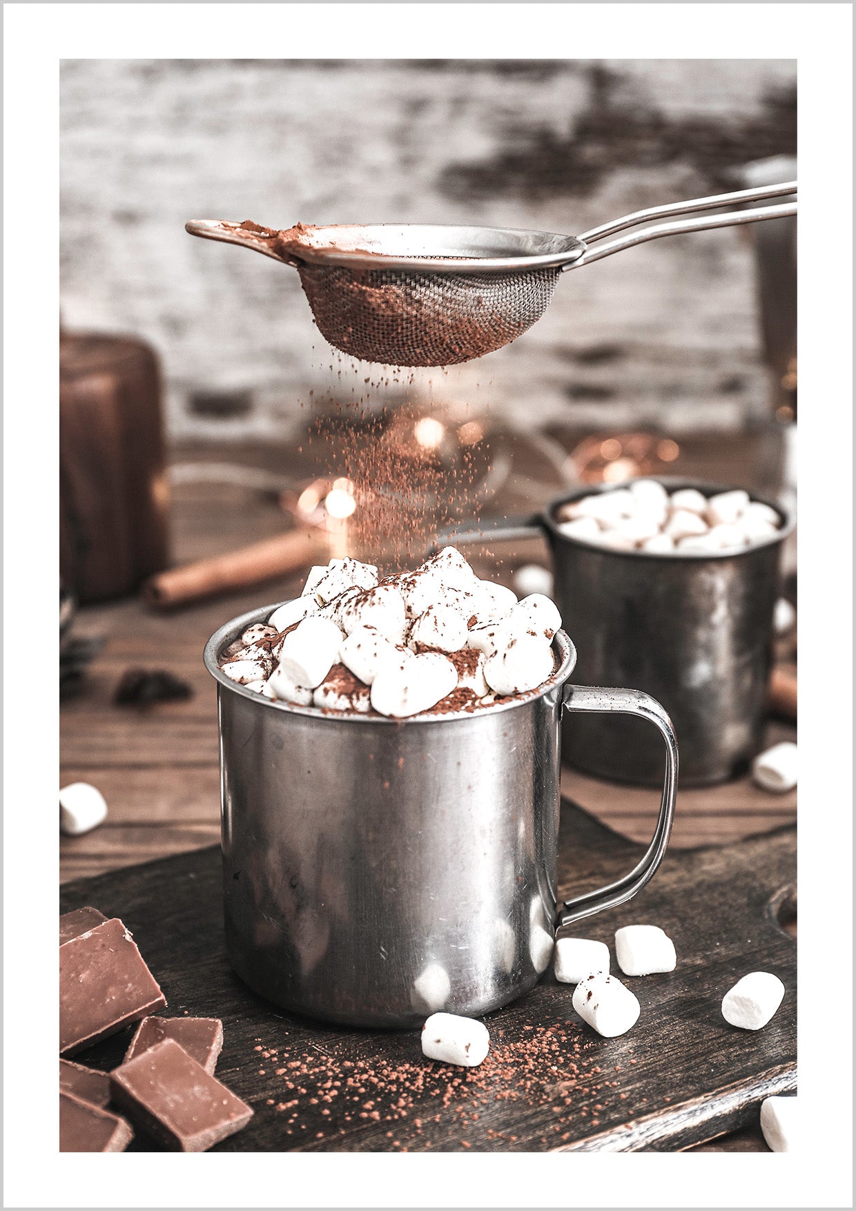 Eine Tasse heiße Schokolade mit Marshmallows Poster