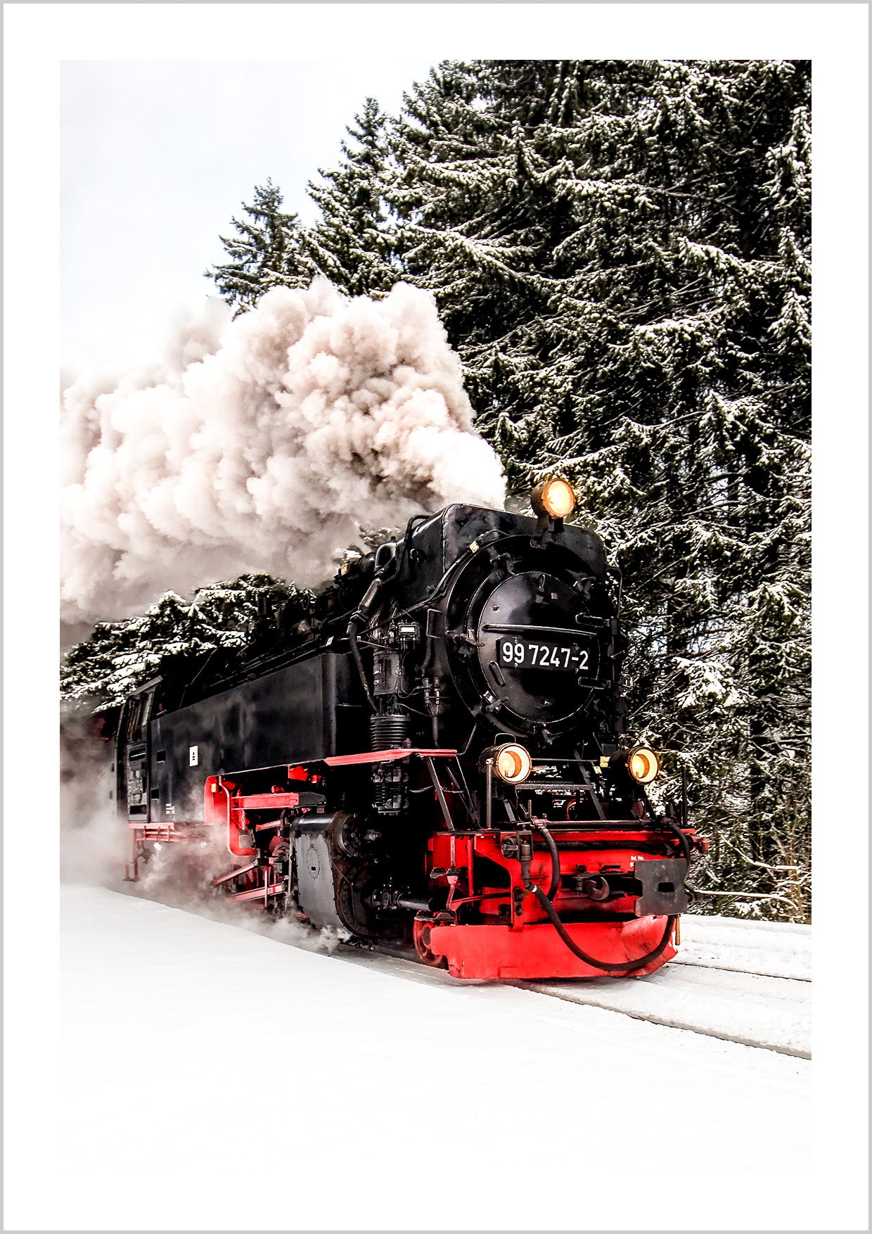 Train à vapeur rouge d'hiver Poster