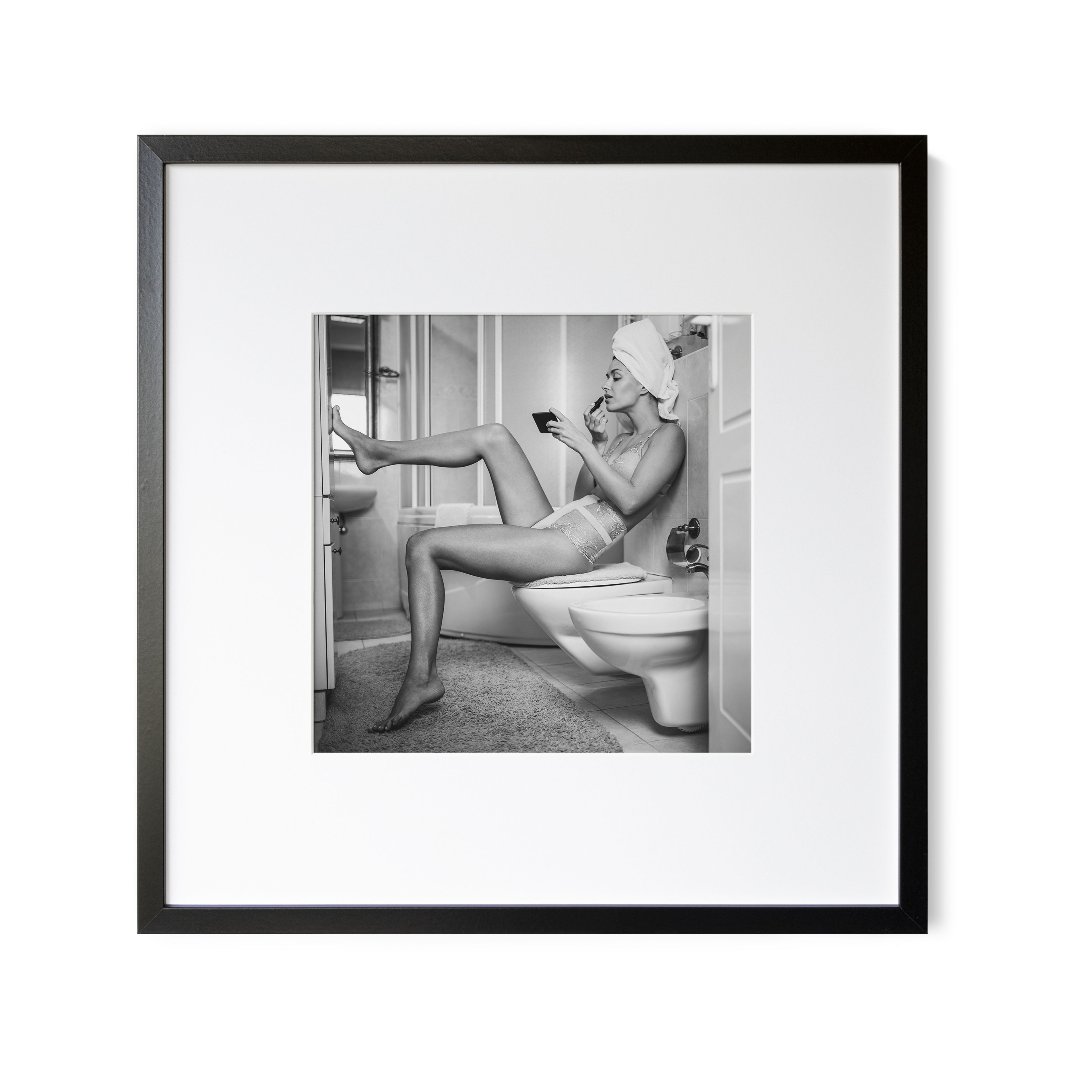 Fille sexy dans la salle de bain